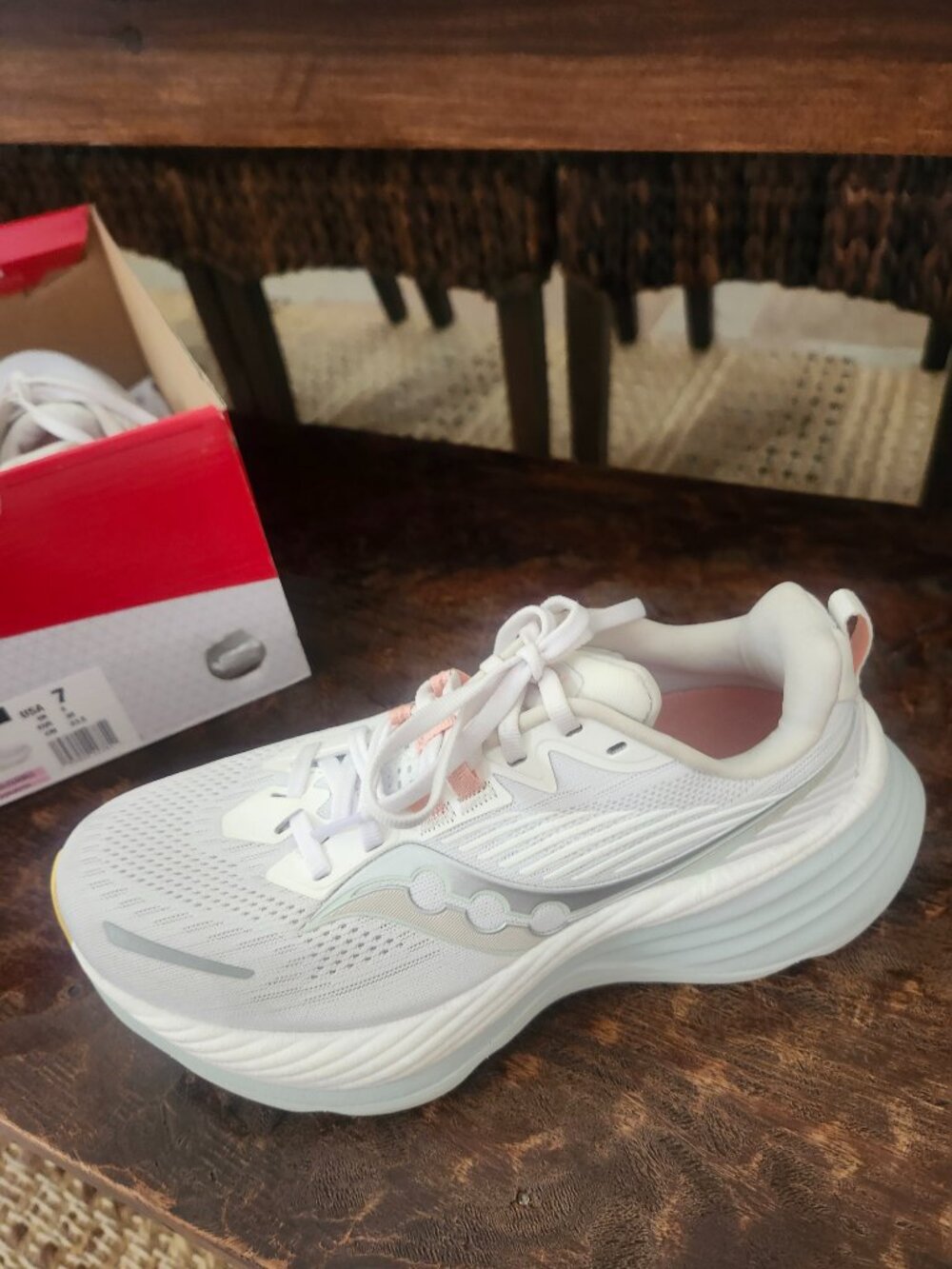 SAUCONY HURRICANE 24 SIZE 7 - Picture 6 of 8